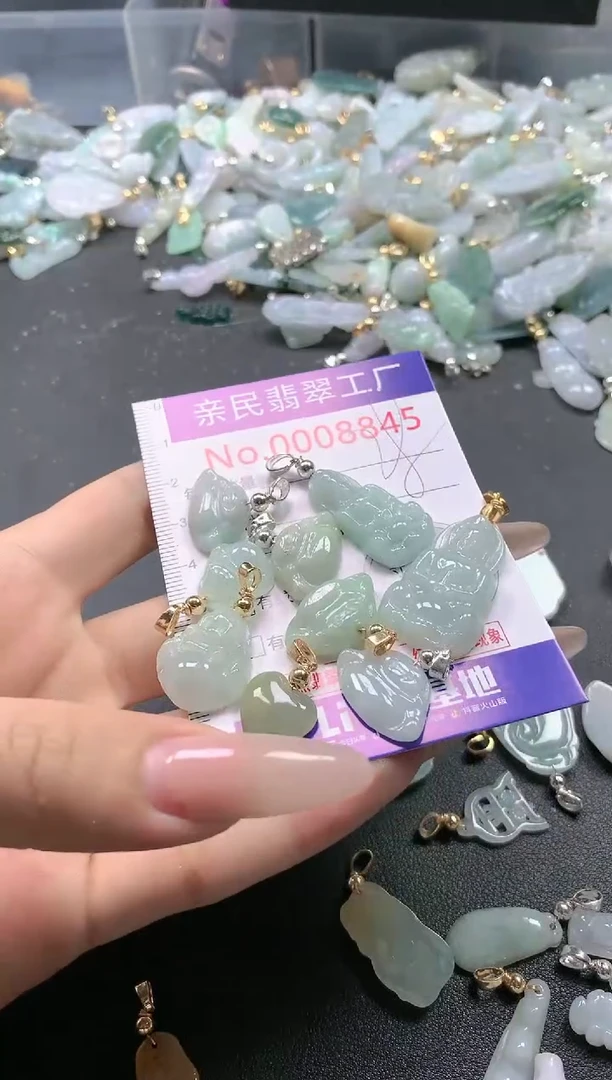 【闪购商品】翡翠吊坠(不含链)未镶嵌8845有瑕疵介意慎拍