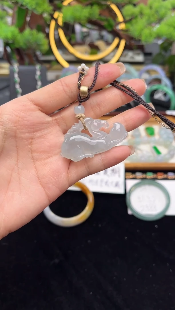 颈饰未镶嵌翡翠吊坠