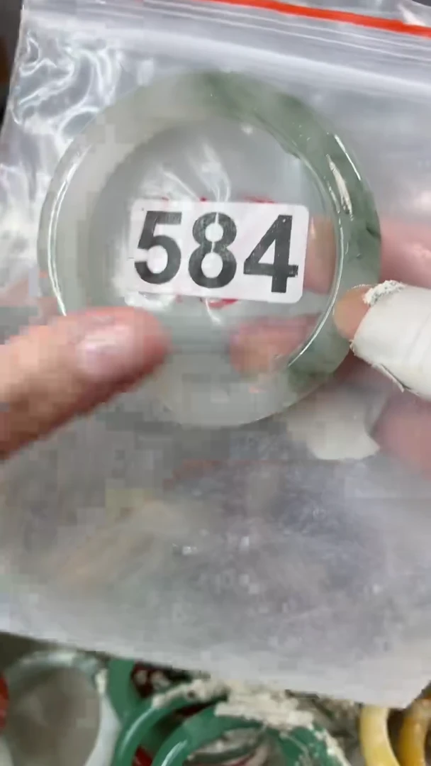 【闪购商品】石英质玉手镯未镶嵌54+584