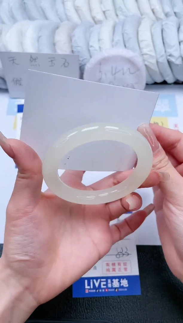 【闪购商品】石英质玉手镯未镶嵌T110-53.2