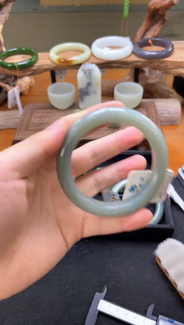 未镶嵌手镯和田玉吐拉牧场 60圈 15