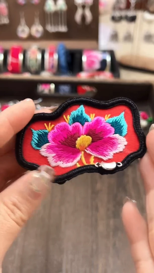 【闪购商品】织绣民族风老绣饰品101