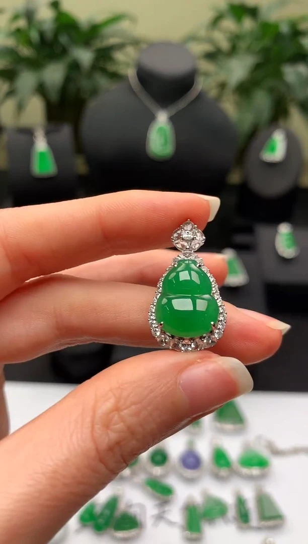 【闪购商品】翡翠颈饰18K金镶嵌葫芦