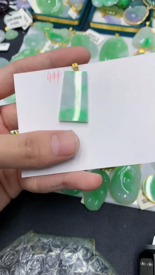 颈饰18K金镶嵌翡翠111111