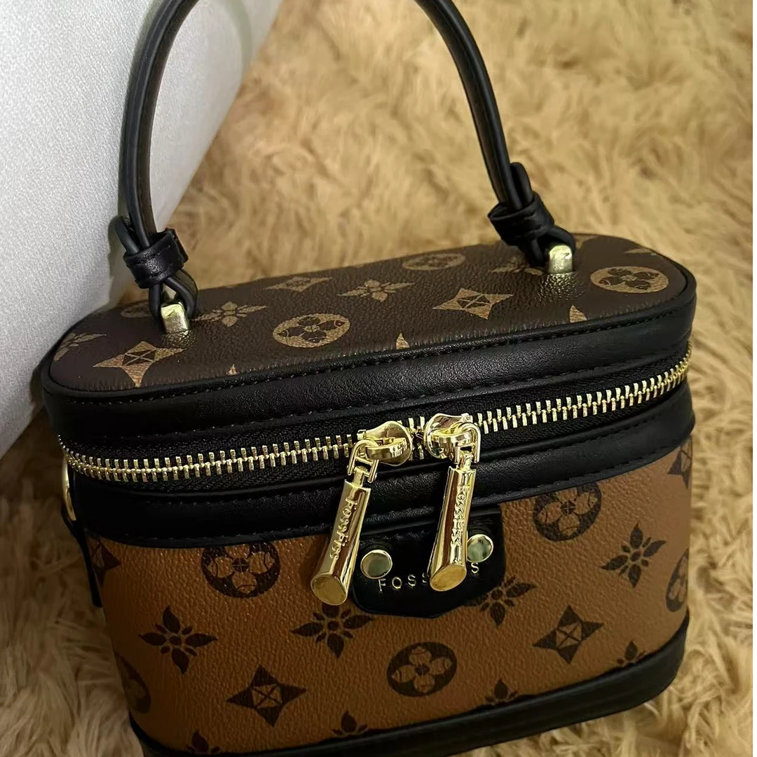 【乐乐专属】耐磨奢侈防盗时尚斜挎包单肩经典女士化妆包