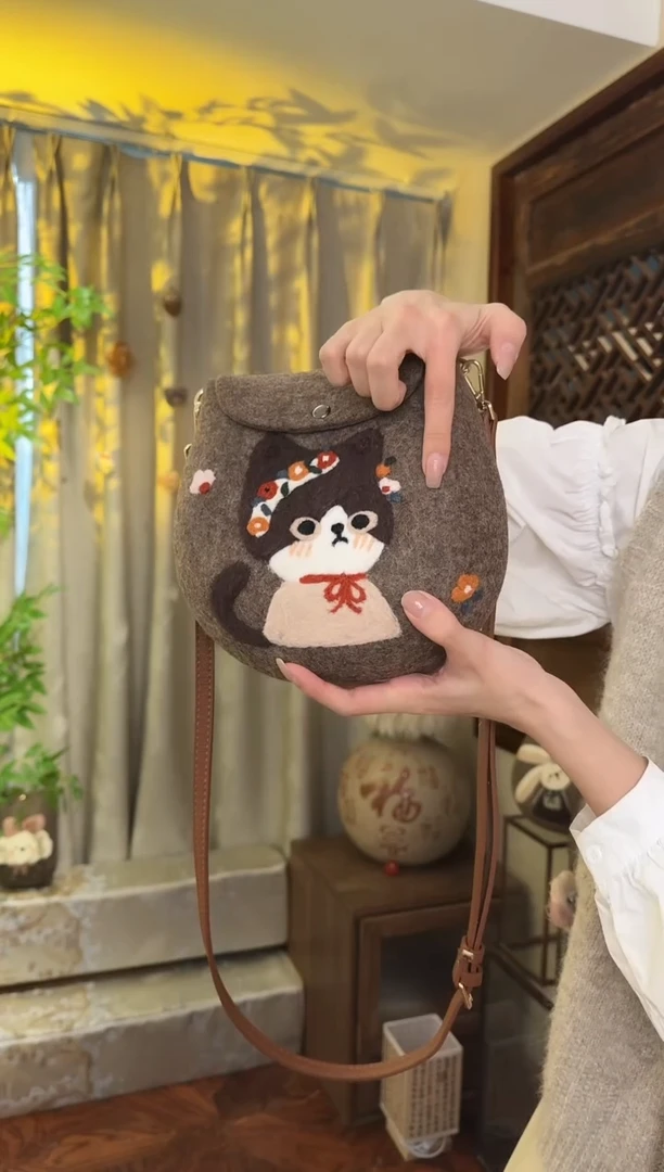 羊毛非遗纯手工包  蛋蛋包花环猫咪