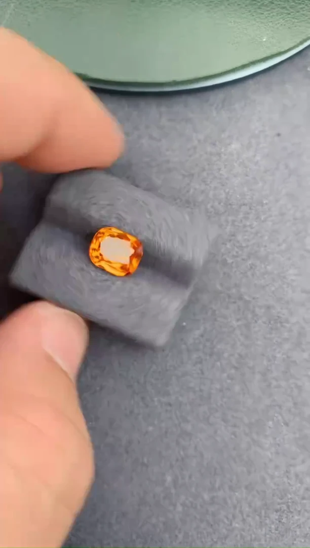 未镶嵌裸石石榴石（芬达石）3.8ct 芬达石