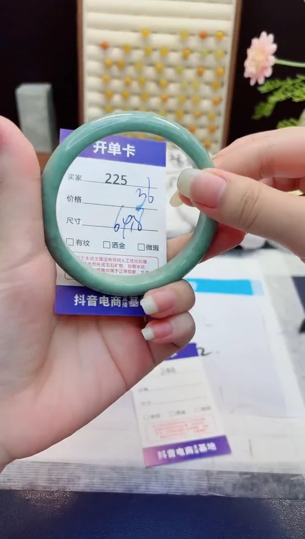 未镶嵌手镯石英质玉225-翠玉-圈口64