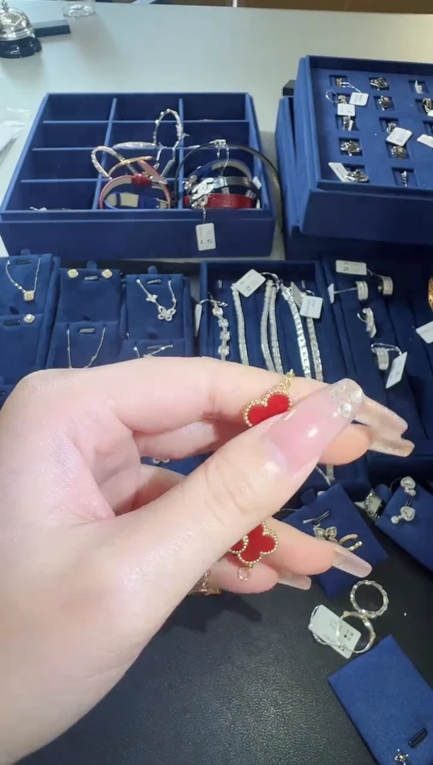 【闪购商品】玛瑙/玉髓手链18K金镶嵌四叶草手链yz