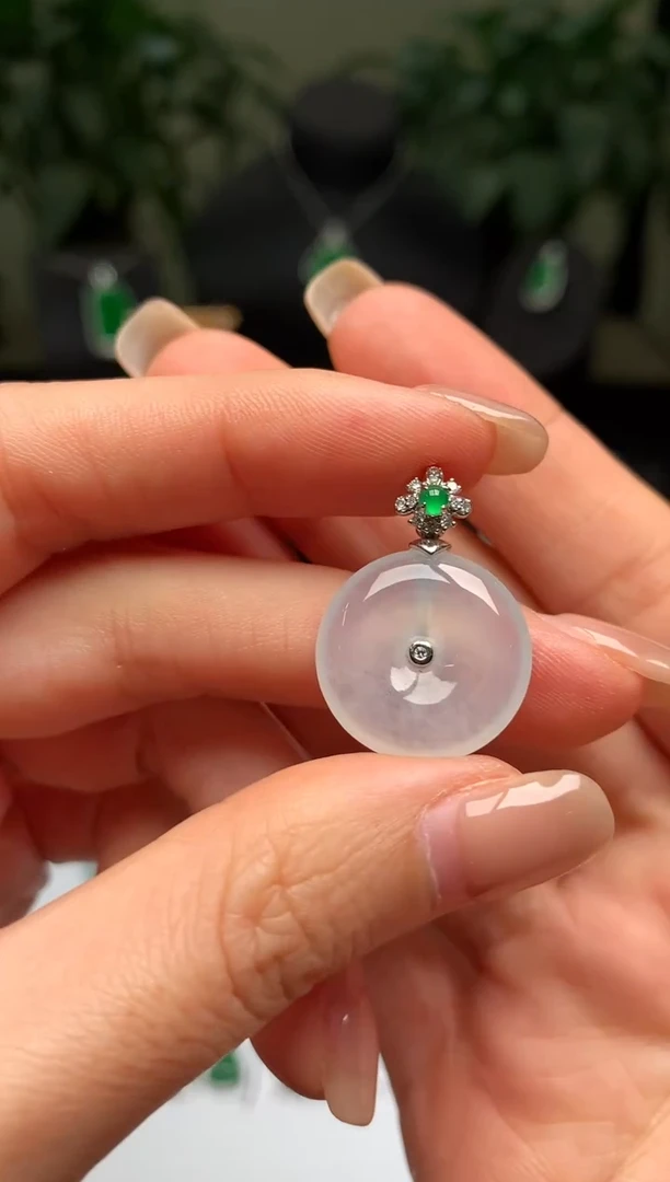 颈饰18K金镶嵌翡翠平安扣