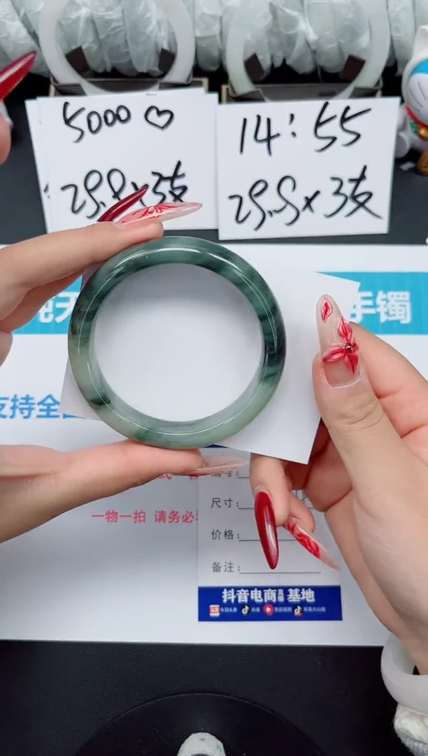 【闪购商品】石英质玉手镯未镶嵌b16