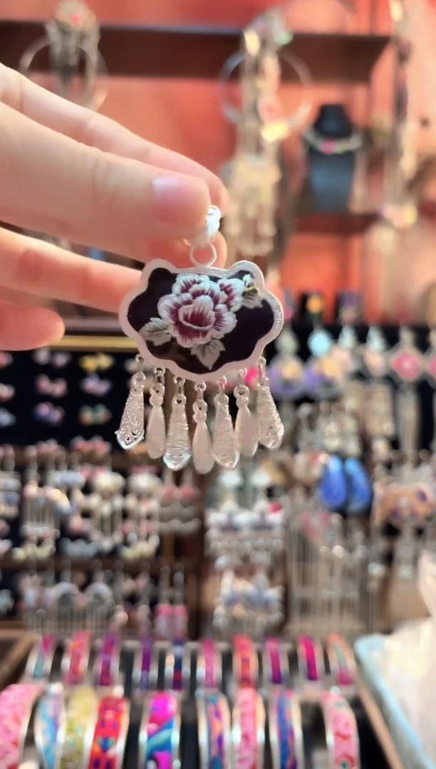 织绣 云织谣民族风精美饰品   8