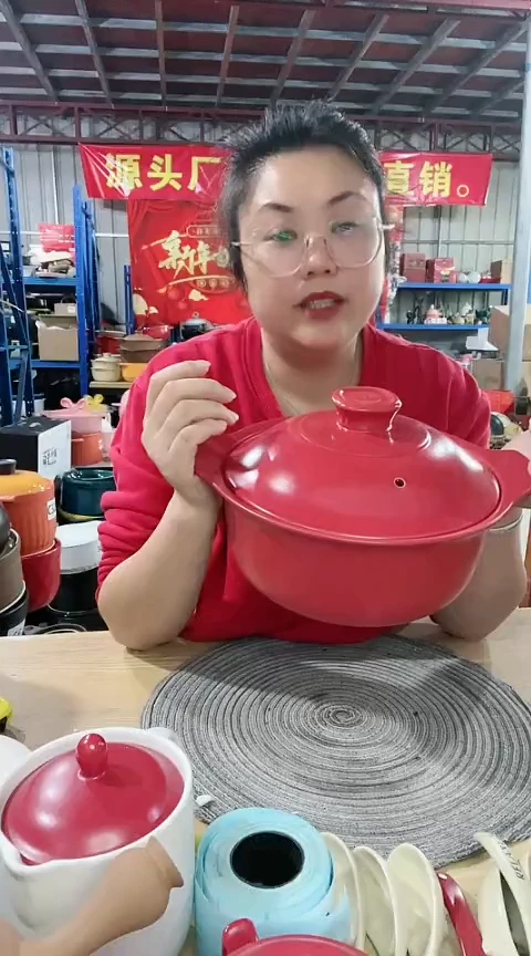 【闪购商品】瑕疵红锅带盖不用，，，