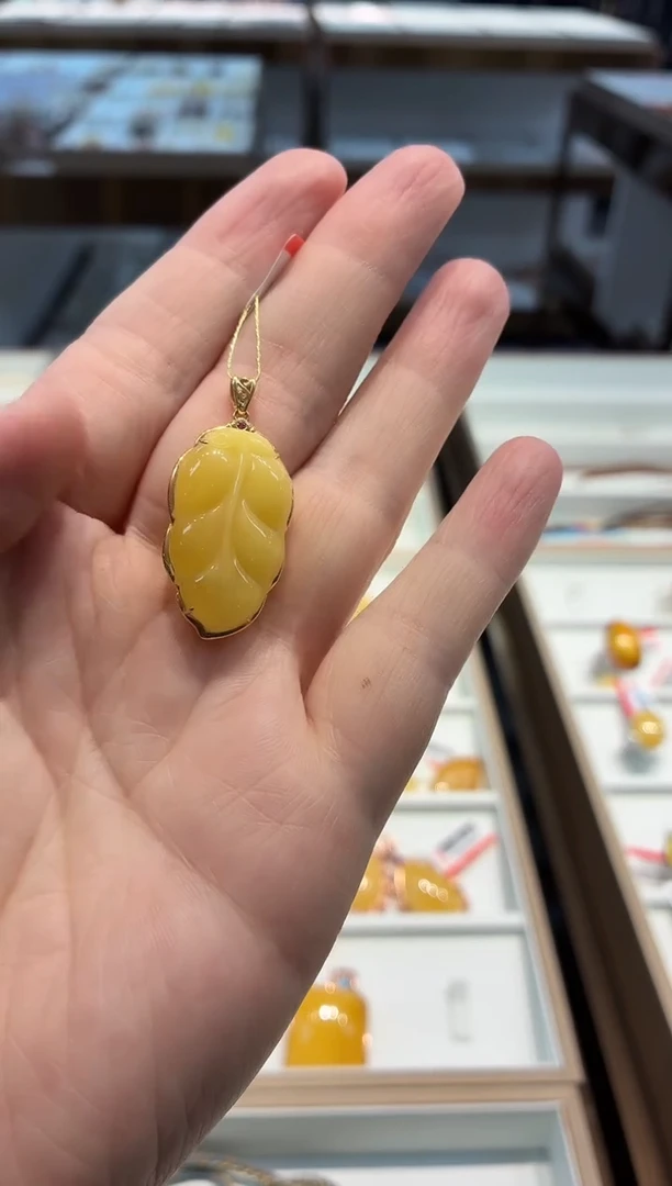 琥珀颈饰18K金镶嵌吊坠