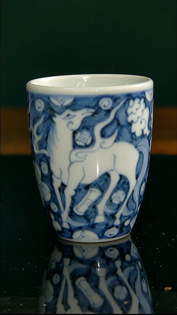 摆件瓷凌兮君窑白马杂宝杯