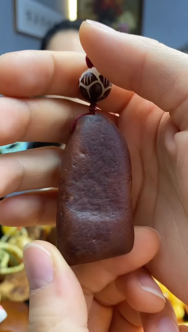 未镶嵌颈饰琥珀吊坠