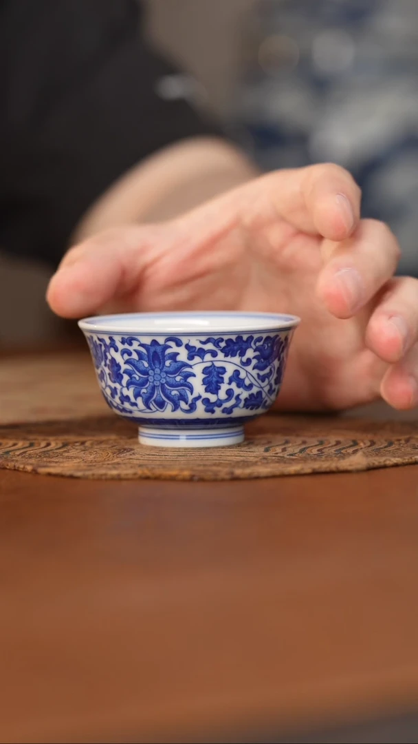 杯尚镇雅器青花缠枝