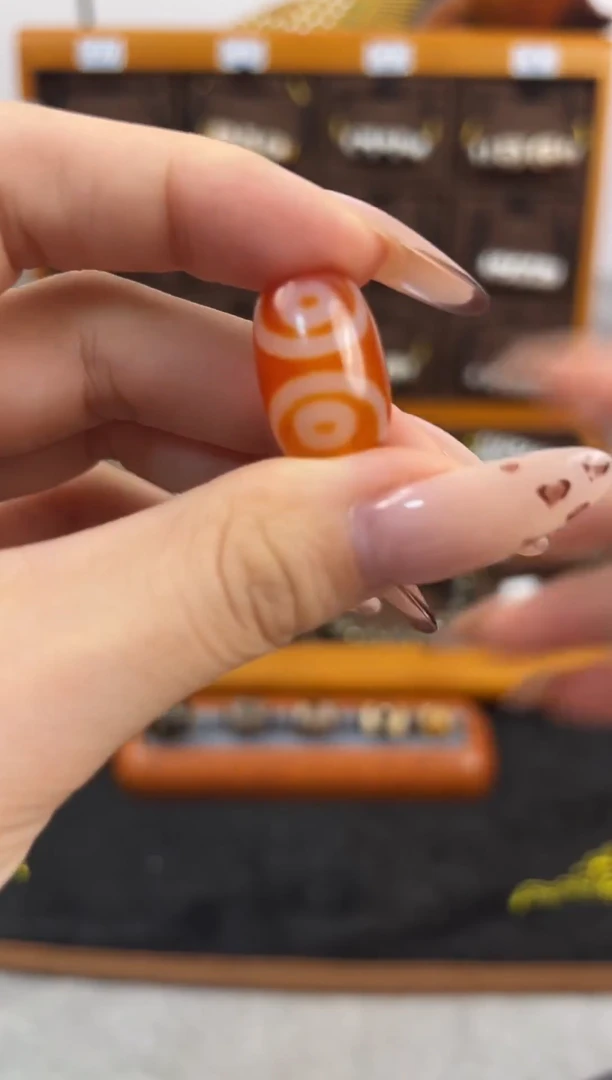 玛瑙/玉髓（覆膜）颈饰未镶嵌34微瑕随机发货