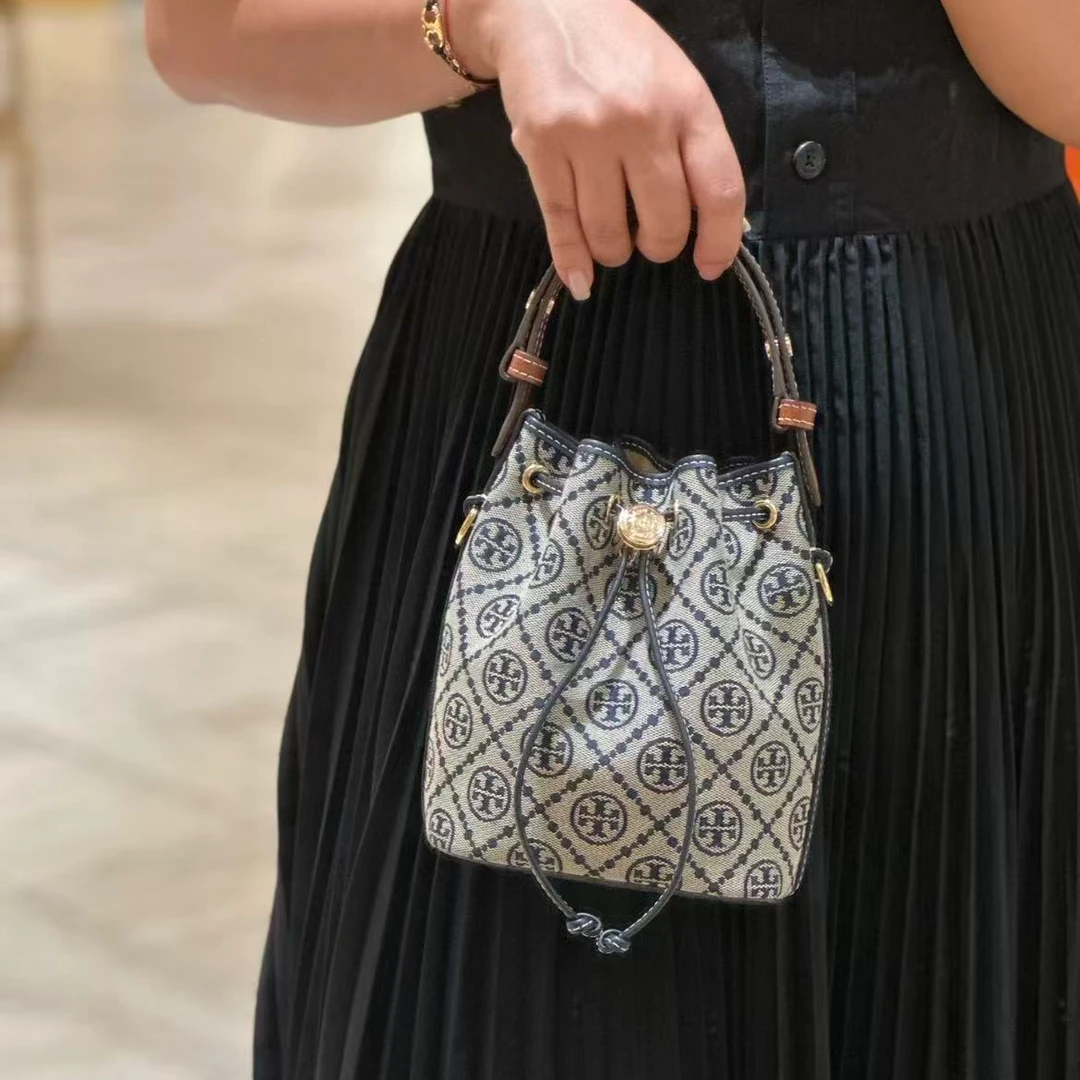 未使用 TORY BURCH/汤丽柏琦 新款迷你斜挎时尚抽绳水桶包