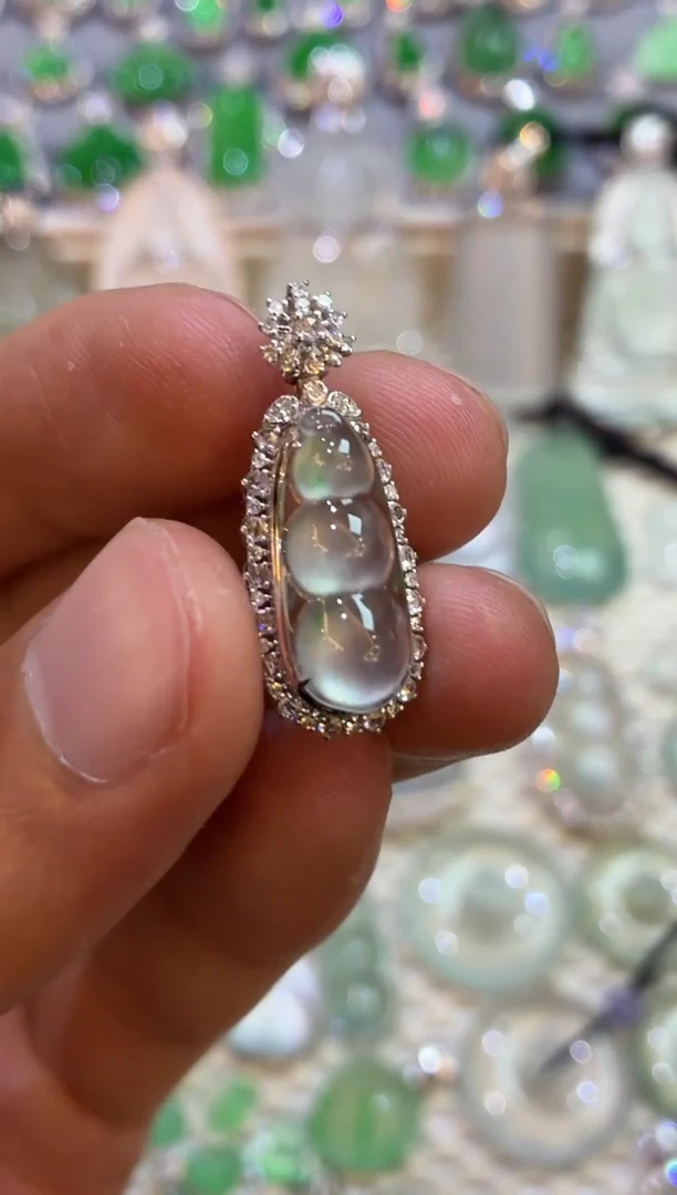 吊坠(不含链)18K金镶嵌翡翠豆子