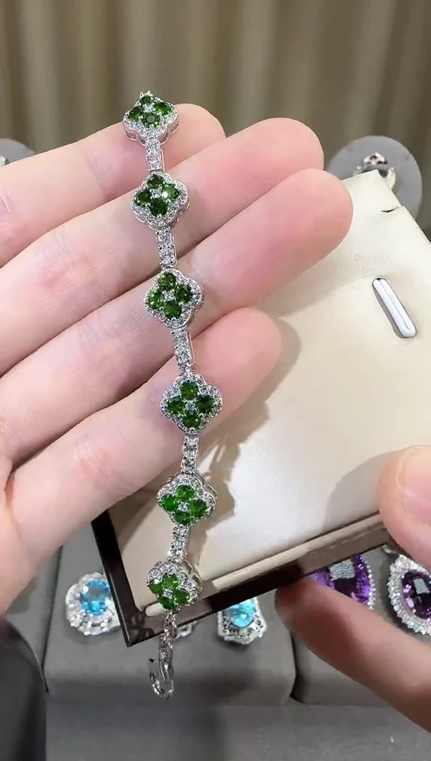 银S925镶嵌透辉石手链10mm四叶花手链高级款