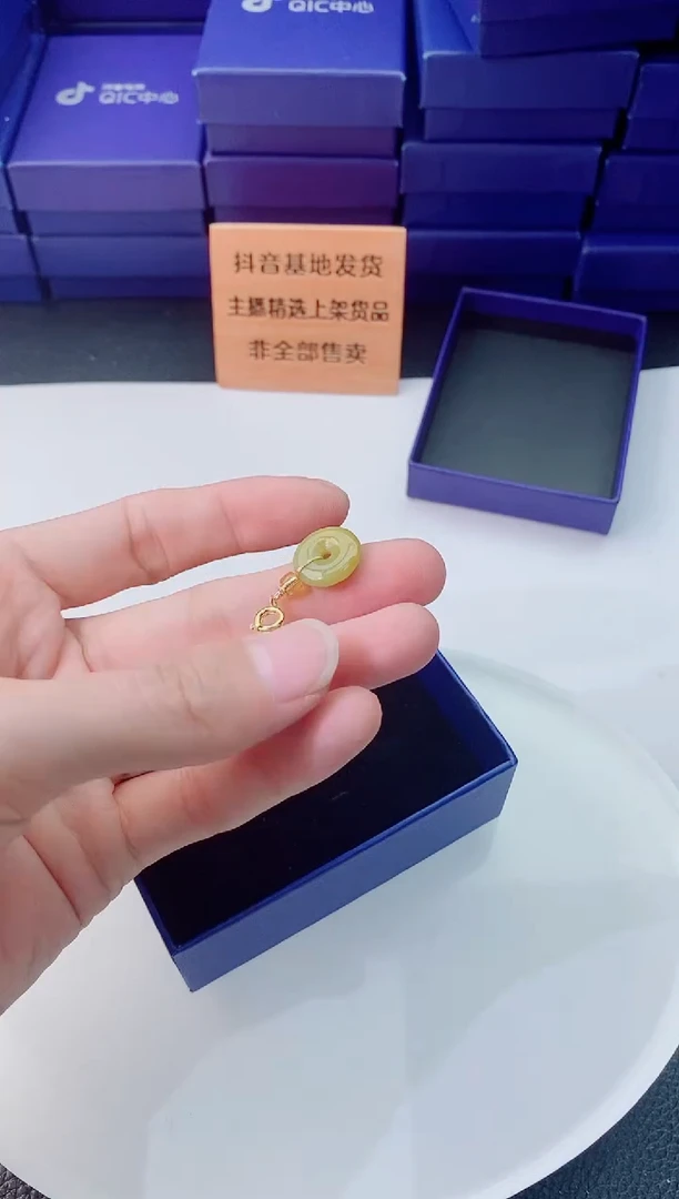 翡翠未镶嵌颈饰1111111111