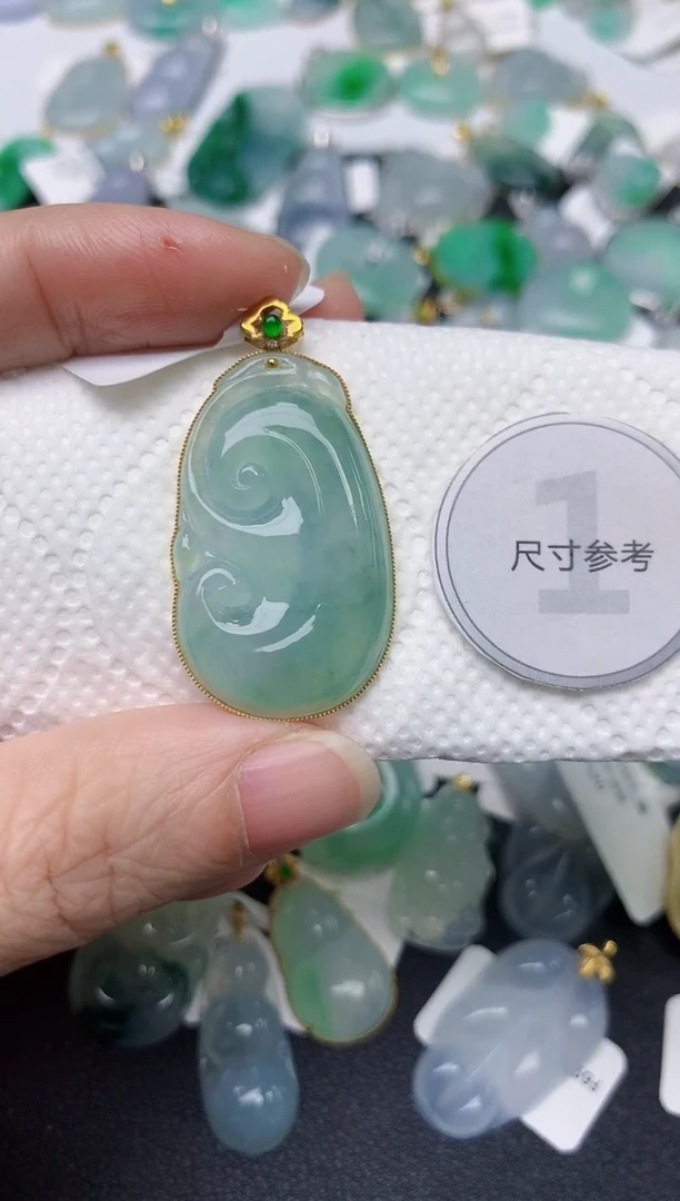 颈饰18K金镶嵌翡翠天然缅甸A货翡翠