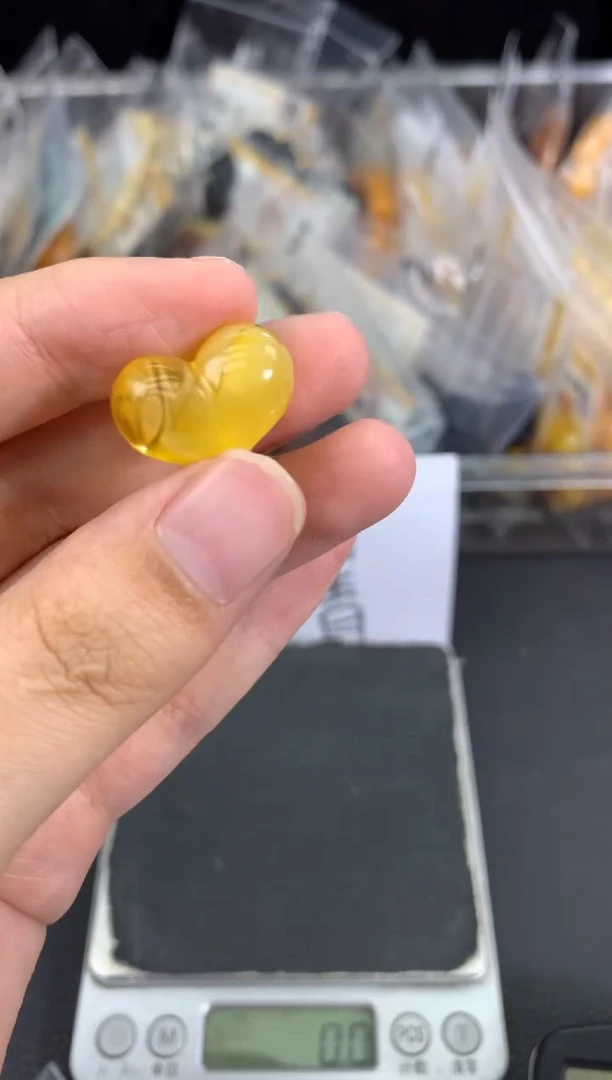 蜜蜡未镶嵌珠宝奇石94