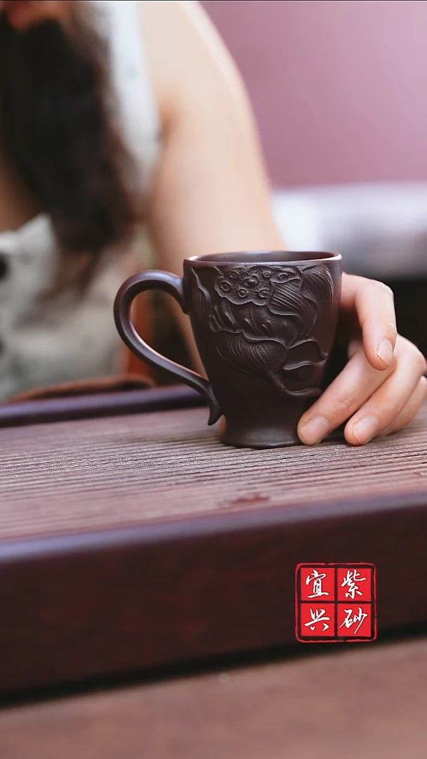 宜兴原矿紫砂    莲子把杯