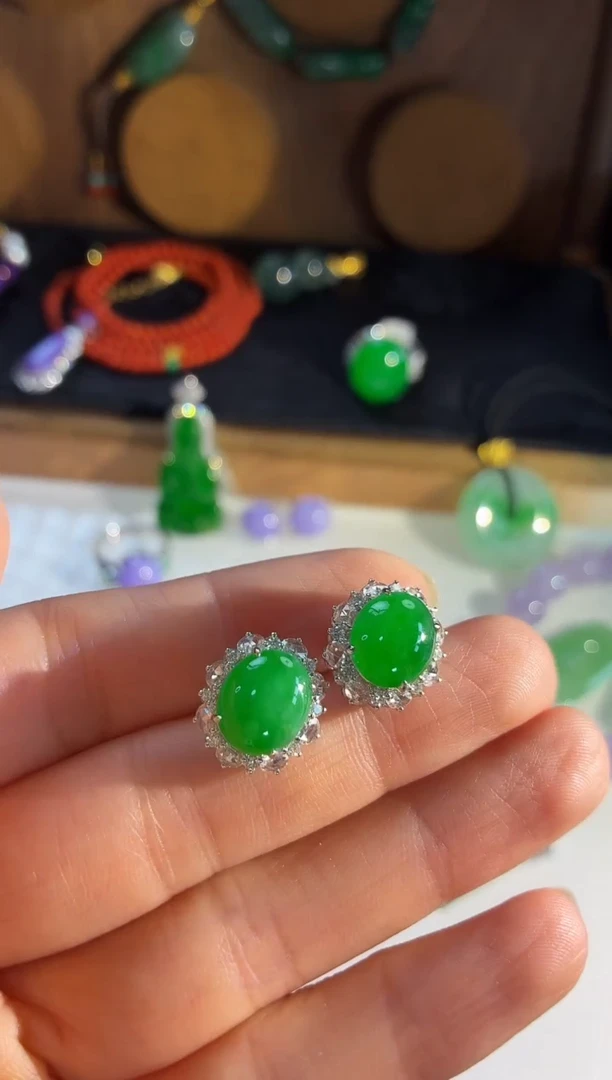 18K金镶嵌翡翠耳饰耳饰