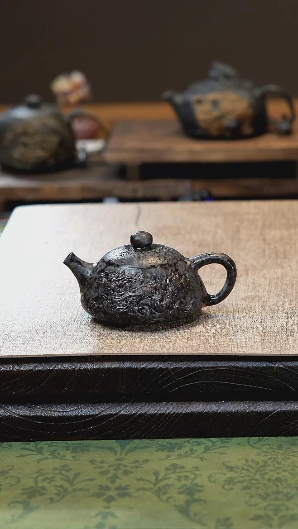 庄惠东老师作品冰碛岩重工雕刻双龙石瓢壶