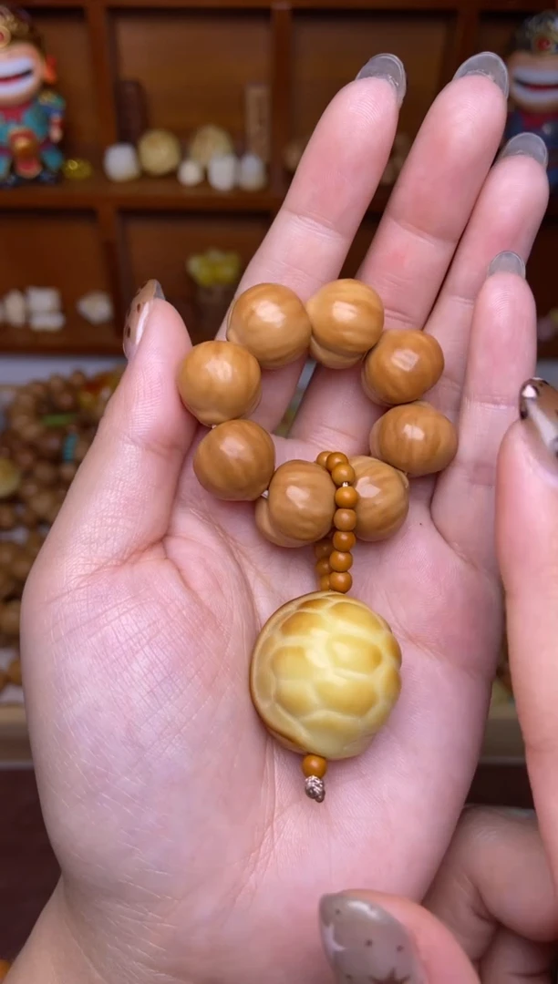 吊坠猴头核桃蜜桃富甲手捻