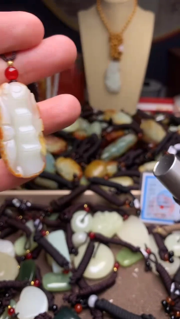 颈饰未镶嵌和田玉新疆料青海料清水和田玉吊坠