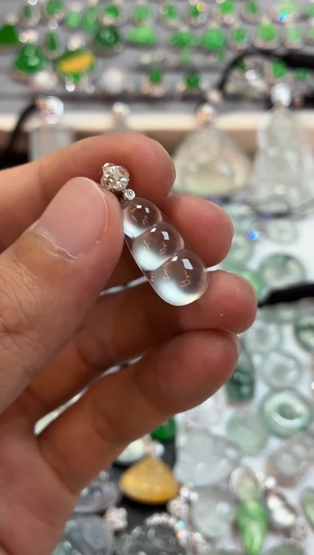 吊坠(不含链)18K金镶嵌翡翠豆子