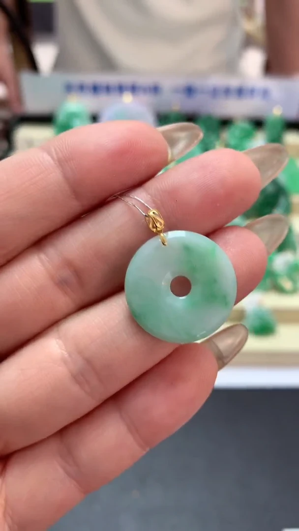 【闪购商品】翡翠吊坠(不含链)18K金镶嵌挂件
