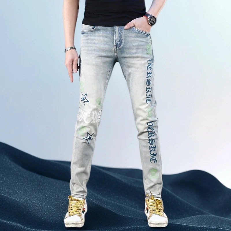 巴赛娜缇时尚印花浅色夏季薄款潮牌牛仔裤男修身小脚显瘦男装裤子