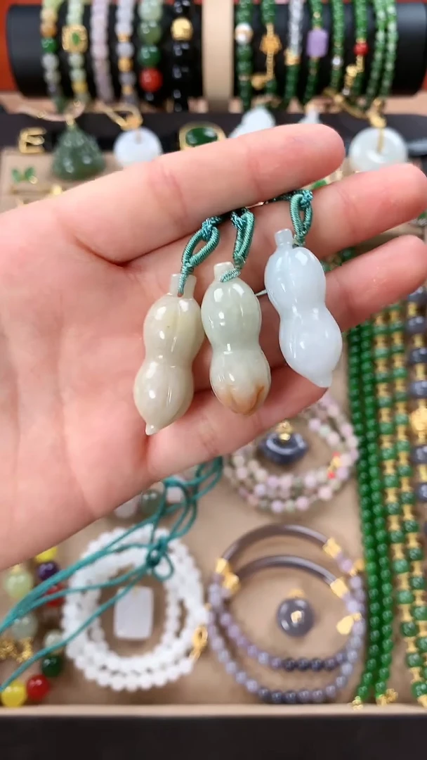 吊坠(赠链)未镶嵌翡翠1