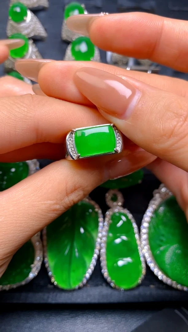 【闪购商品】翡翠戒指银S925镶嵌马鞍男戒