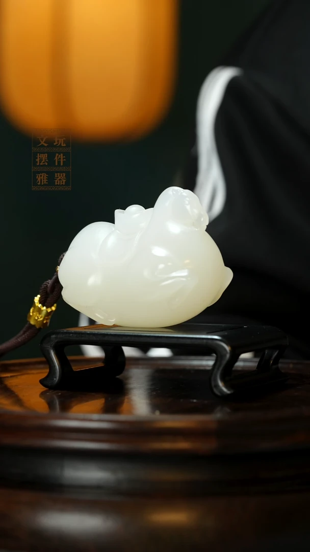 玉《马上有钱》手把件摆件