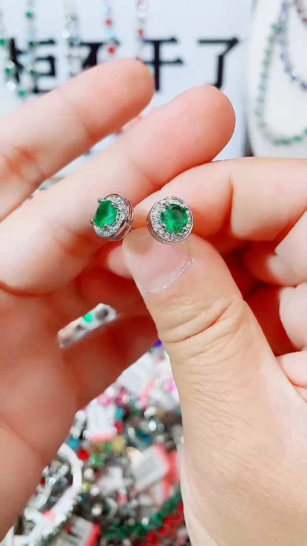 未镶嵌耳饰祖母绿