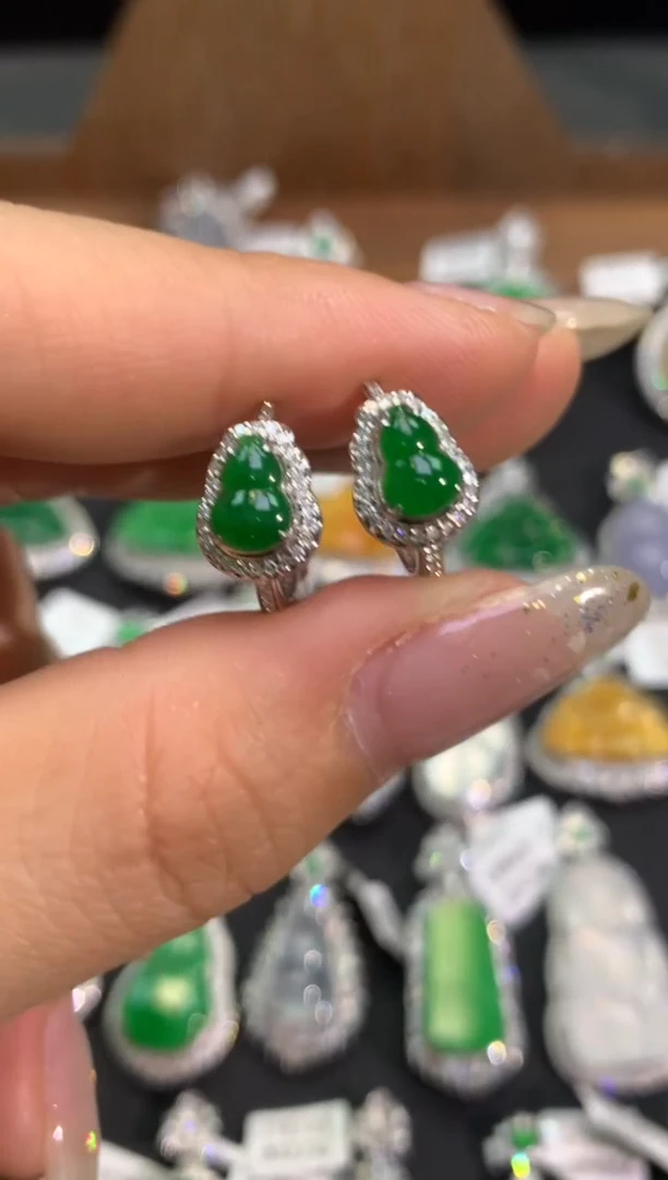 翡翠18K金镶嵌吊坠(不含链)耳包