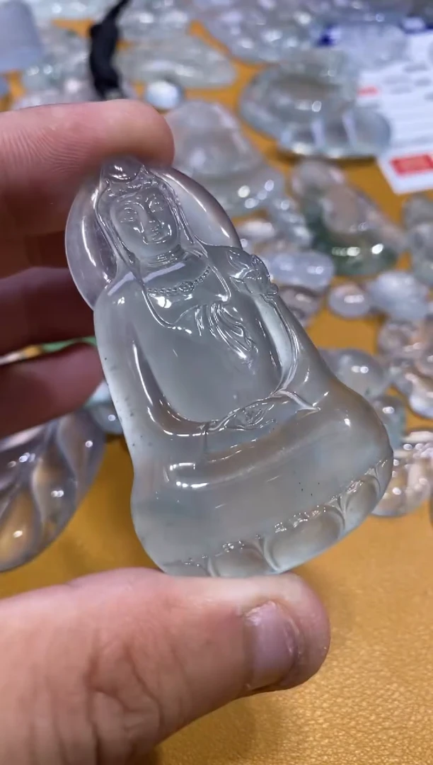 吊坠(不含链)未镶嵌翡翠观音38800  60.4  35.4  5.9