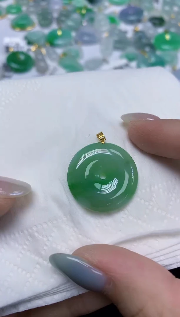 翡翠18K金镶嵌颈饰天然缅甸翡翠A货