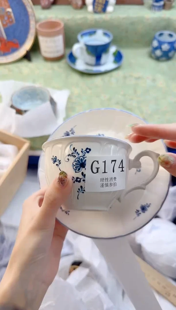 瓷片嘛***哄       G174