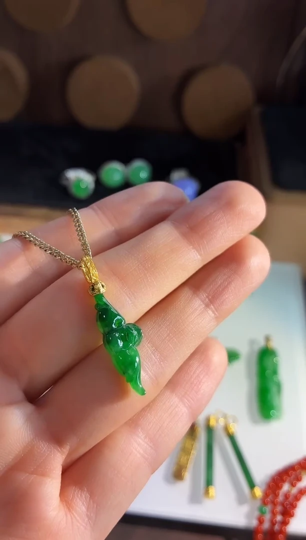 吊坠(不含链)18K金镶嵌翡翠吊坠