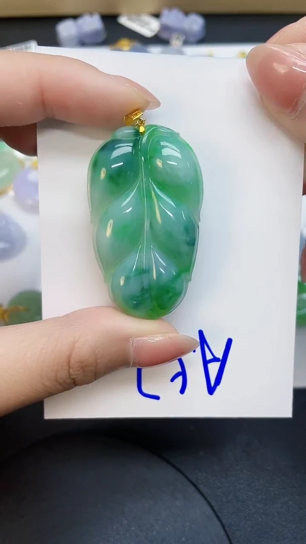 翡翠18K金镶嵌颈饰0000000000