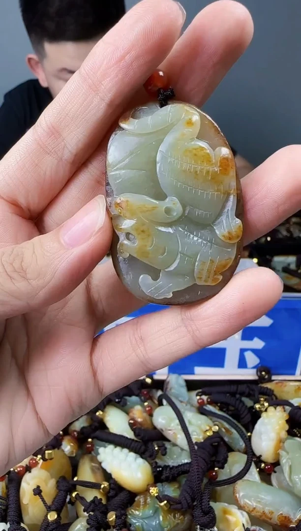 和田玉未镶嵌颈饰1