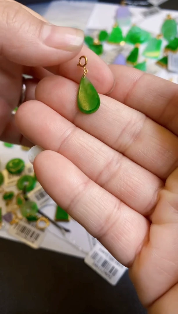 【闪购商品】翡翠颈饰18K金镶嵌水滴