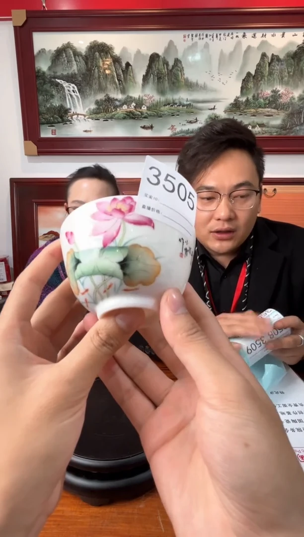 【闪购商品】摆件景德镇陶瓷粉彩压手杯3505