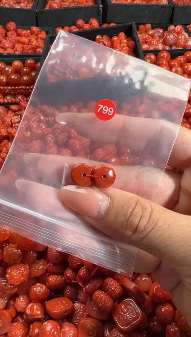 南红玛瑙未镶嵌颈饰1